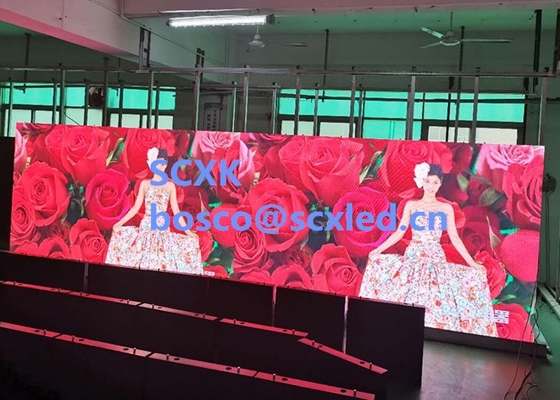Clothing Store P2.5 Poster Mirror Indoor Full Color LED 192mm X 192mm full color led display