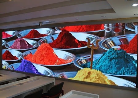 2 Mm Indoor LED Display High Resolution Video Wall For Shopping Mall Advertising