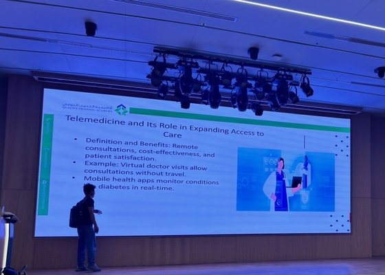 Large Flexible 111111 Pixels/M2 1300 Brightness/M2 P3 Indoor Full-Color LED Display