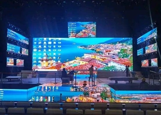 Full Color Ultra-Clear Football Field Surrounding Advertising LED Screen P12mm High Brightness