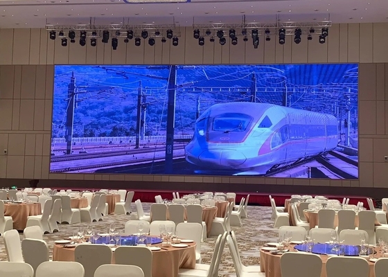 Full Color HD LED Billboard P4 DC5V Outdoor Stadium Commercial Startup Application