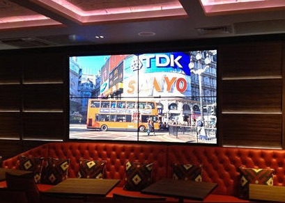 Die-Cast Aluminum Screen Rental/Fixed Installation Indoor Video Advertising P2.5mm LED Screen Board 1/16 Scanning 3 Years Warranty