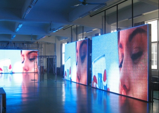 Rental Screen Iron Box / Rental Ultra HD Customizable Small Pitch Indoor Full Color LED Display With Wide Viewing Angle