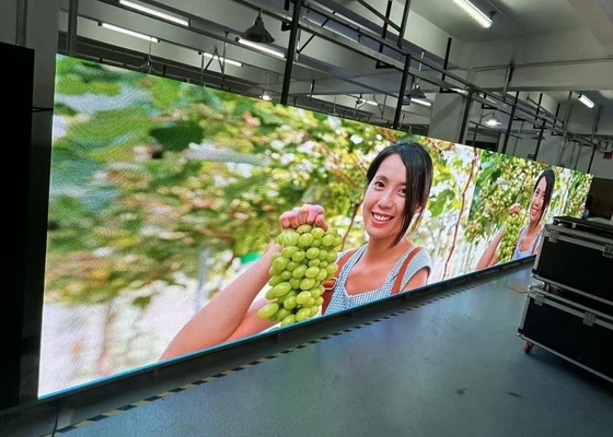 Indoor Die-Casting Aluminum Cabinet Full Color LED Display RGB LED High Energy Efficiency Billboards