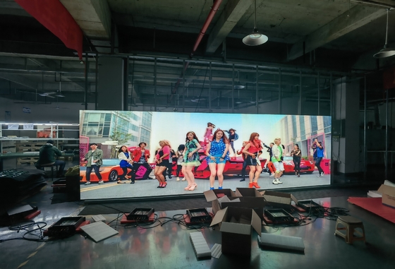 Indoor P3 Full Color LED Screen 576x576mm Cabinet For Advertising，3840hz refresh rate，1000nit brightness，can  do curved