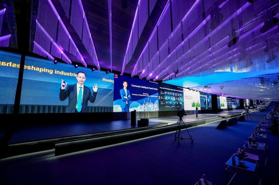 P6 P8 P10 Fixed Installation Full Color Giant Outdoor LED Rental Screen Three Years Warranty