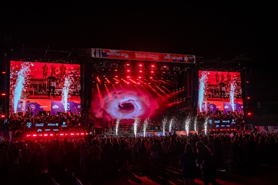 Iron Box Screen Advertising Outdoor Waterproof Full Color LED Display, High Brightness Concert LED Screen IP65