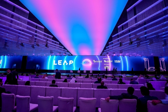 Flexible Outdoor Stage Background LED Die-Cast Aluminum 576x576*85mm Cabinet Size LED Wall Panel
