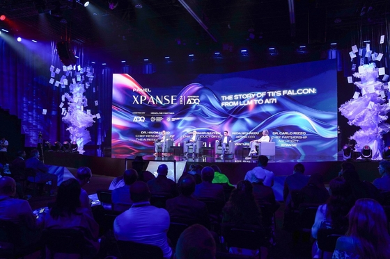 LED Wall Display / P4 Indoor Advertising LED Display , 62500 Dots / Square Meter Density