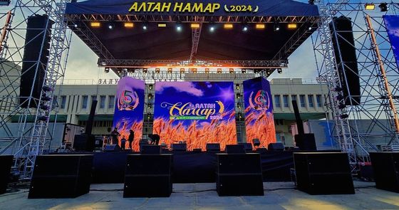 P3.91mm Outdoor Waterproof LED building Video Wall 250x250mm Full Color