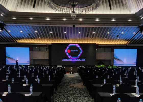 Full Color 1R1G1B Pixel Composition Glue On Board LED Screen with 100 Operating Life and Cabinet Size 640*640MM