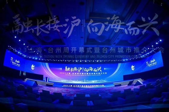 Rental Waterproof Outdoor Stadium 5500cd/M2 P10 Stadium LED Display Screen