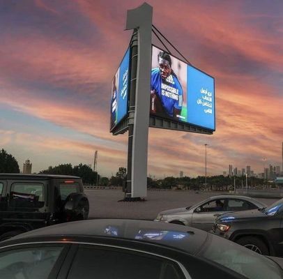 P10 Outdoor Waterproof Building LED Display Screen 10000dots/Sqm 5000cd/㎡