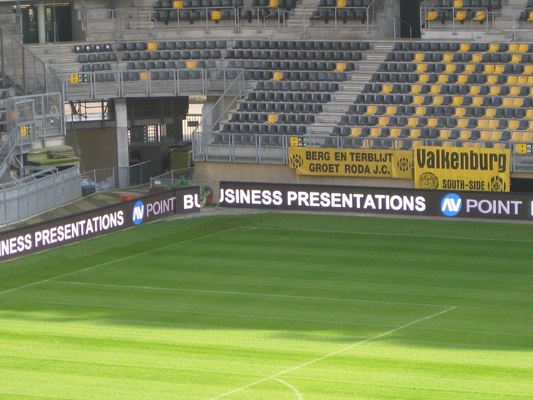 Cold Rolled Steel Stadium Video Walls 40000Pixel/sqm for Enhanced Viewing Experience