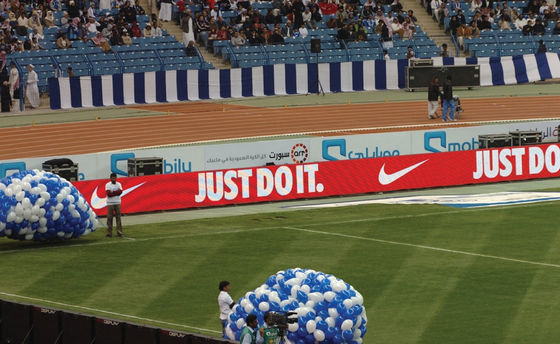 IP65 Grade Stadium LED Display 5000 1 Contrast Ratio 60Hz Frame Rate for Optimal Viewing Experience