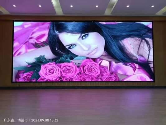 Indoor Full Color LED Display Featuring 1 by 32 Scanning Method and Recommended Screen Refresh Frequency Above 1200 Hertz