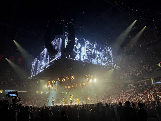 Indoor Full Color LED Display P3.9 Rental LED Video Wall with 500x500mm Modular Panels and Seamless Splicing for Advertising