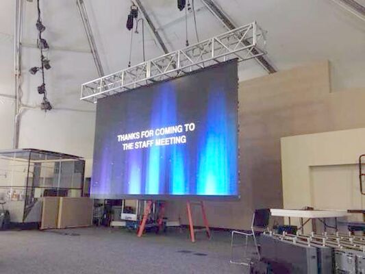 5500nits P3.91 Stage Rental LED Display 500x500 LED Cabinet 48W