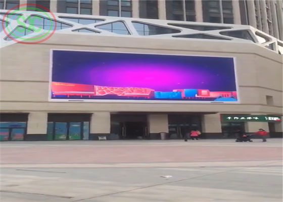 High brightness outdoor P 6 LED screen mounted on the wall for advertising