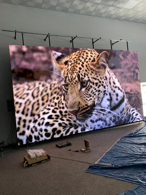 Module Resolution 256*128 and Brightness 1000CD/SQM 3. Fine Pixel Pitch LED Panel