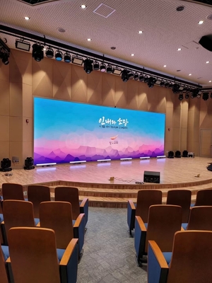 Full color indoor P2.5 640X640MM rental led display panel wall for wedding stage led video wall display