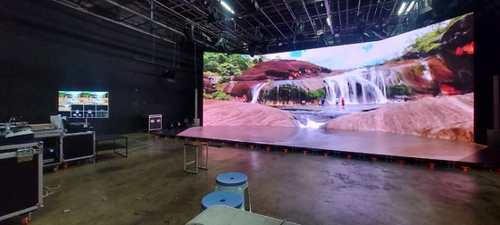 Indoor Full Color LED Display SMD P3 Technology 3840Hz High Refresh 111111 Pixels/m2 and 900cd/m2 White Balance Brightness