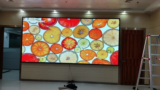 Indoor Full Color LED Display SMD P3 Technology 3840Hz High Refresh 111111 Pixels/m2 and 900cd/m2 White Balance Brightness