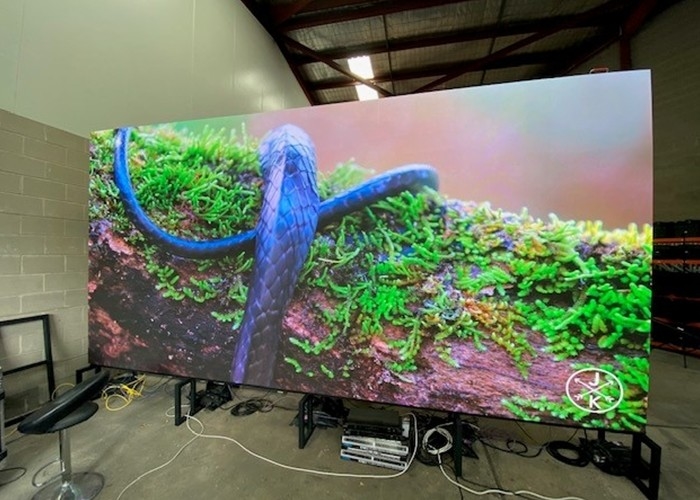 Slim 4mm Indoor Full Color Led Panel Installed In Hotel , 2500cd Per Square Meter