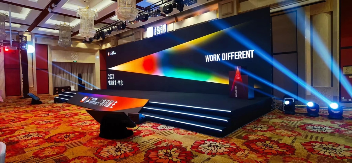 Indoor Full Color LED Screen Die-Cast Aluminum With Nationstar LED Lights Brightness 2200nits Module size 192mm x192mm
