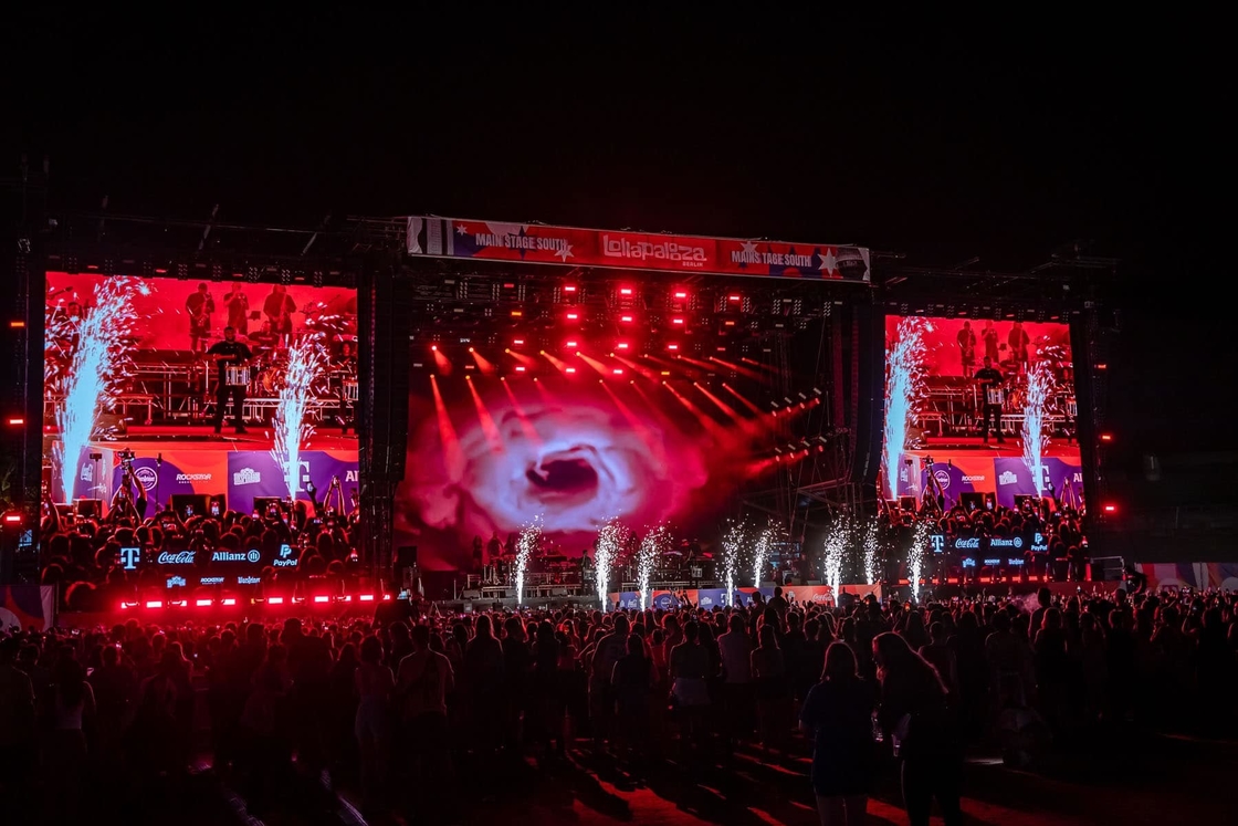 Iron Box Screen Advertising Outdoor Waterproof Full Color LED Display, High Brightness Concert LED Screen IP65