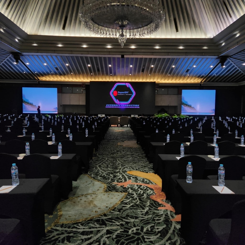 640*640MM Cabinet Size GOB LED Display Pixel Composition 1R1G1B and 1500 Bit Brightness for Superior Performance