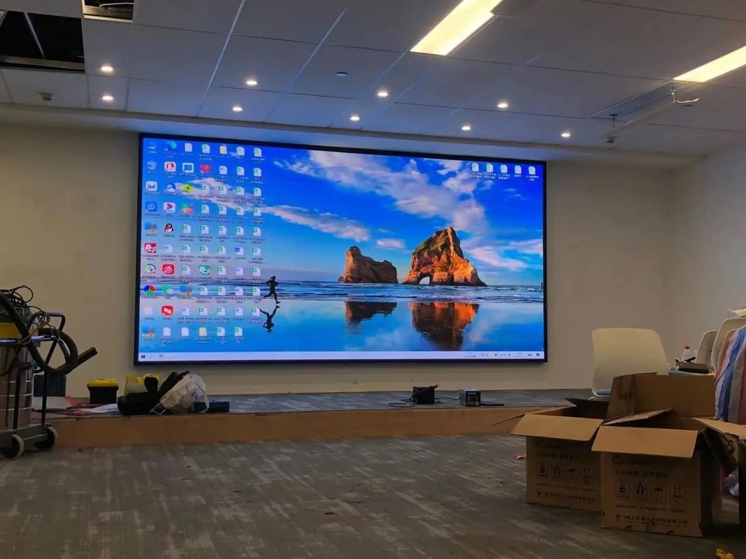 Indoor SMD LED Video Display with 96*96dots Module Resolution and 50000 Hours Lifetime Advanced Technology