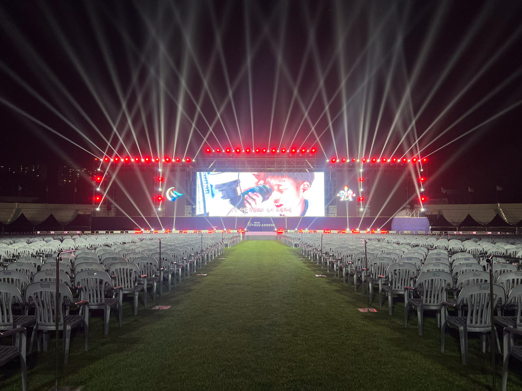 Easy to Connect and Uninstall Outdoor Full Color LED Display for Advertising Multi-Media Stadium Stage Rental Show and More