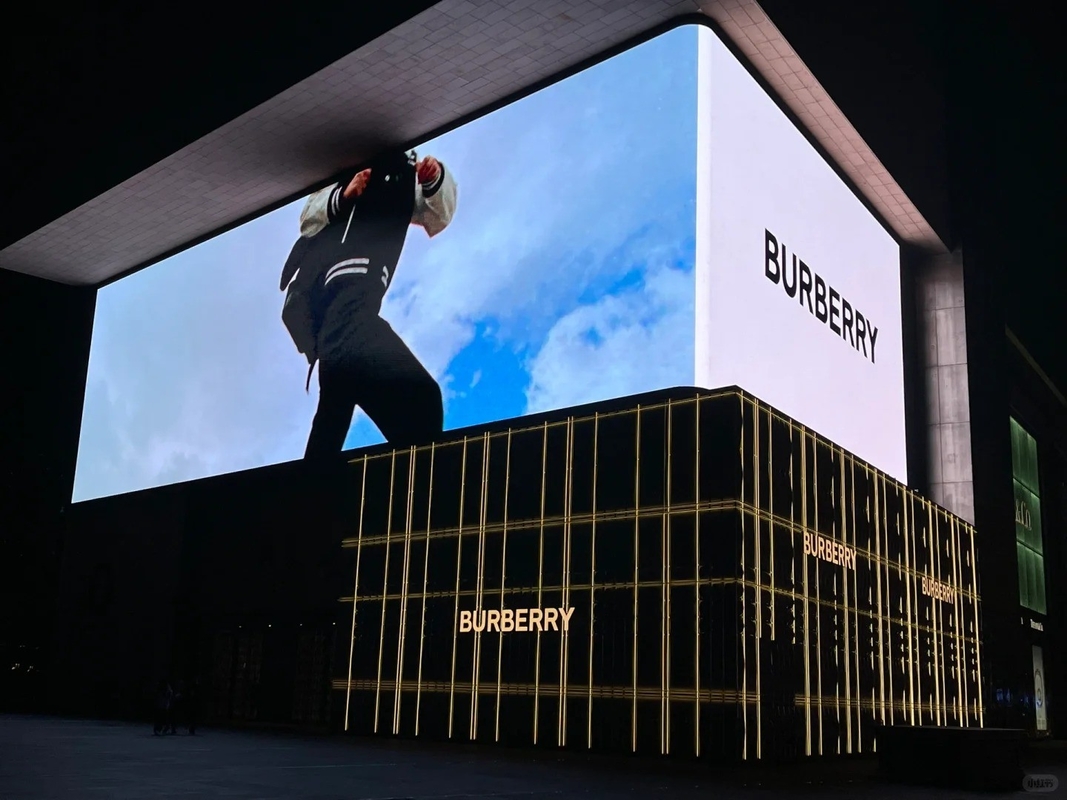 1/20S Driving Mode Outdoor Full Color LED Display 250000dots/sqm Dot Density Rgb 3in1 Pixel Configuration