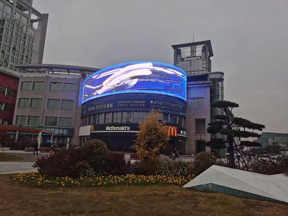 High Definition P10 Outdoor Full Color LED Display with 10000dots/sqm for Vivid and Clear Image Display