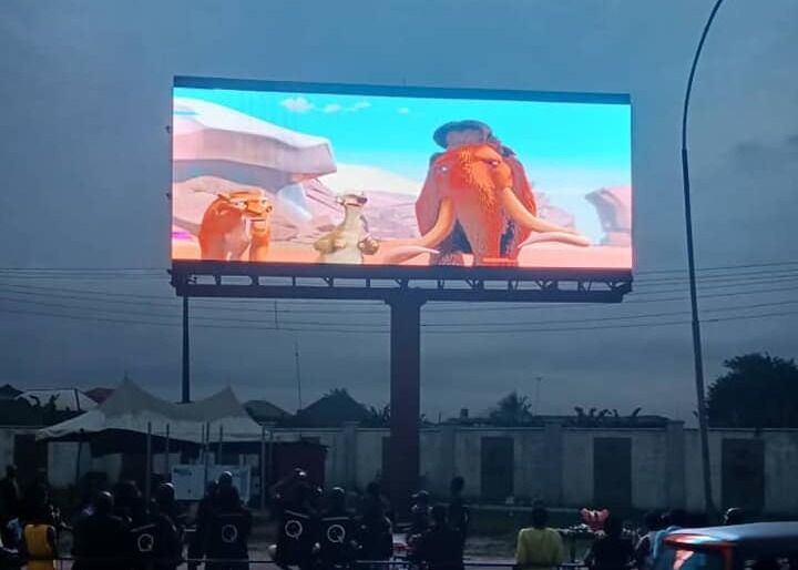 waterproof rear service open cabinet p10 outdoor full color led screen display