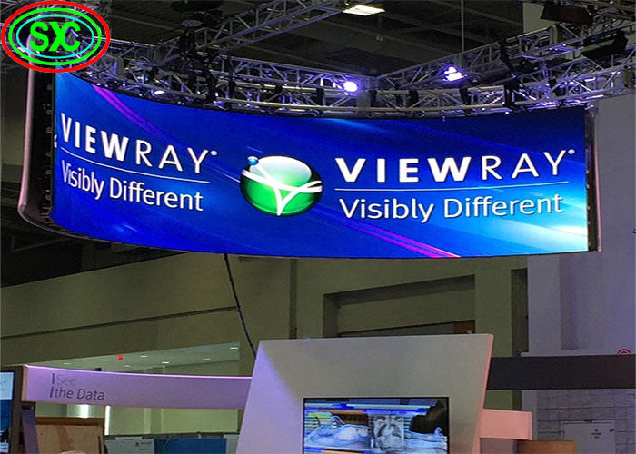 Die-Cast Aluminum Housing P6 Full Color Indoor Suspended LED Screen 2500nits Brightness 27777 dots/sqm Pixel Density