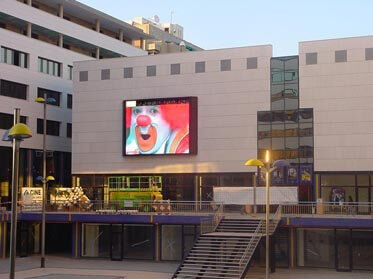 P5 outdoor led screen High Definition Advertising Screen with  3840hz refresh rate and 6500 brightness