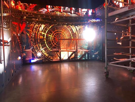 P4 Indoor Full Color LED Display with High Resolution and High Frequency for Advertising and Events