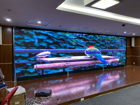 SMD2121 Lamp Type Precision Pixel Pitch LED Signage Full Color for Professional Displays